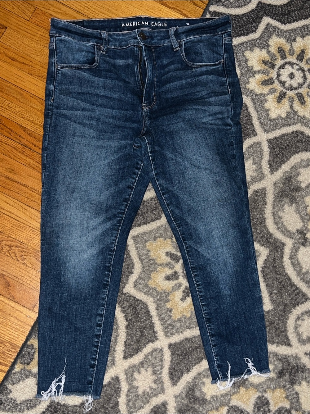 American Eagle Outfitters Dark Blue Hi-Rise Jegging Crop Jeans in a dark blue